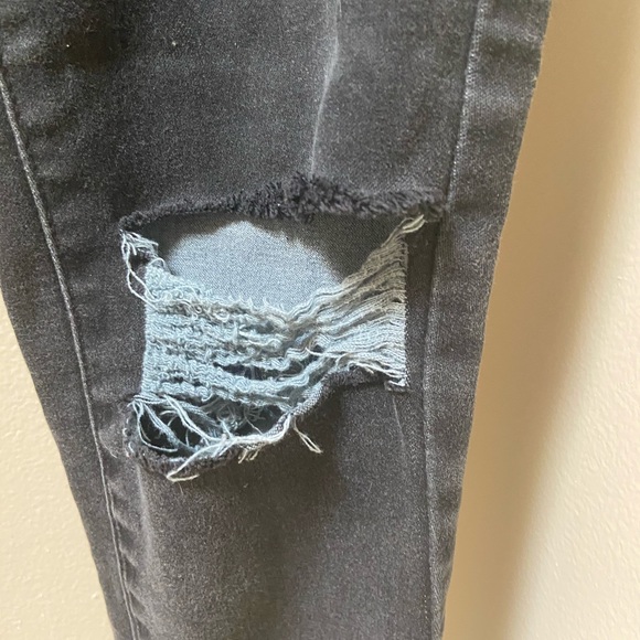 Mossimo black wash, distressed skinny jeans - Picture 4 of 5